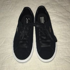 ✨Puma black suede sneakers✨